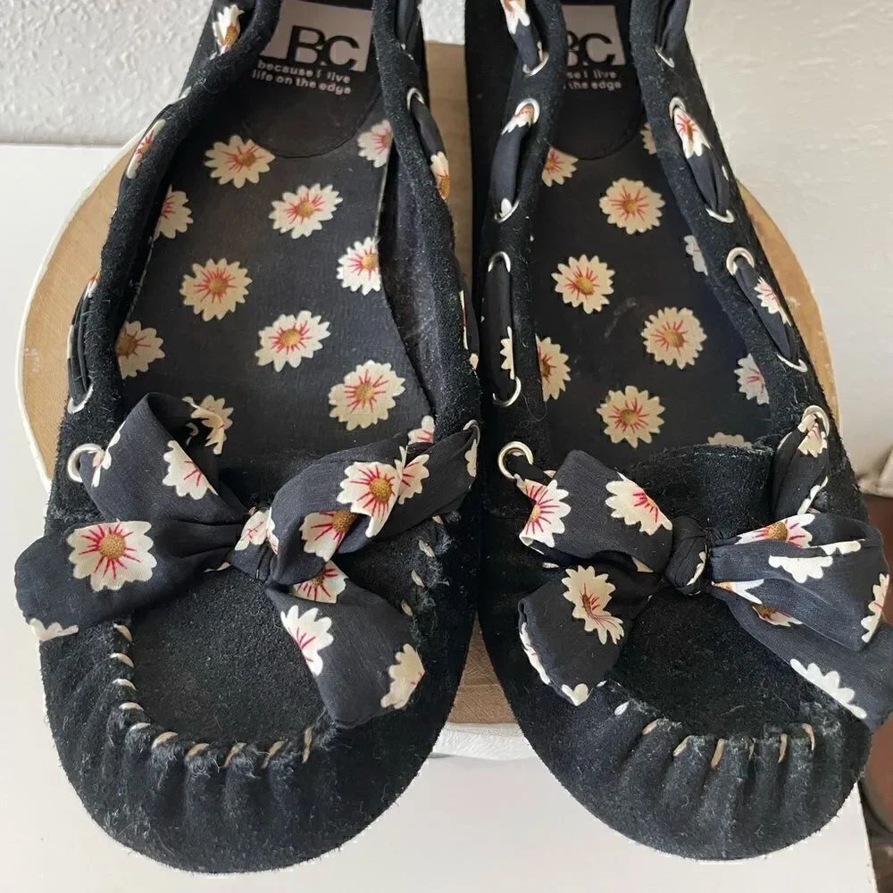 BC Floral Leather Slip On Shoes Size 9 EUC